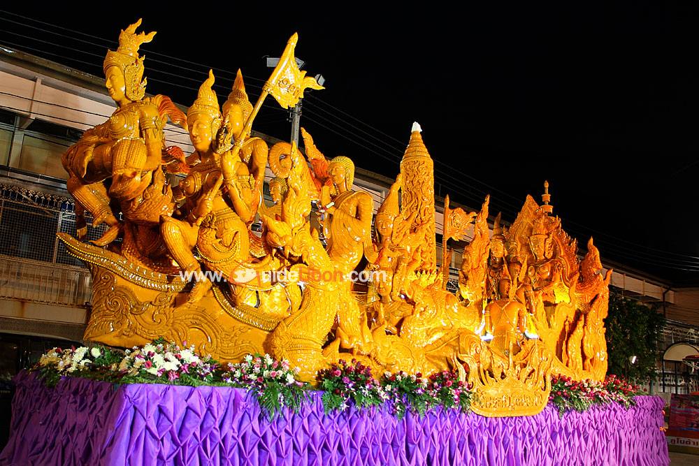 รางวัลชนะเลิศ ต้นเทียนพรรษา ประเภทแกะสลัก ขนาดกลาง ได้แก่ วัดพระธาตุหนองบัว