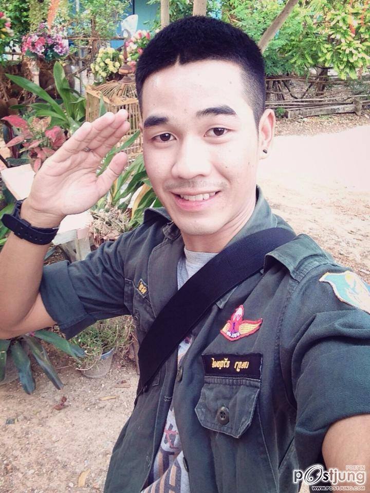 หนุ่มหล่อ Tee Jetsada