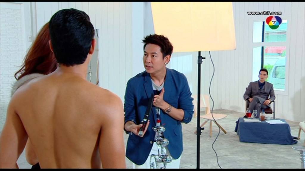 ตอนใส่เสื้อบ่ได้สนใจเบิ่งเลย แต่พอแก้ผ้าออกน้ำลายเยิ้มเลย{ปีกมงกุฏ 2557-7-15}