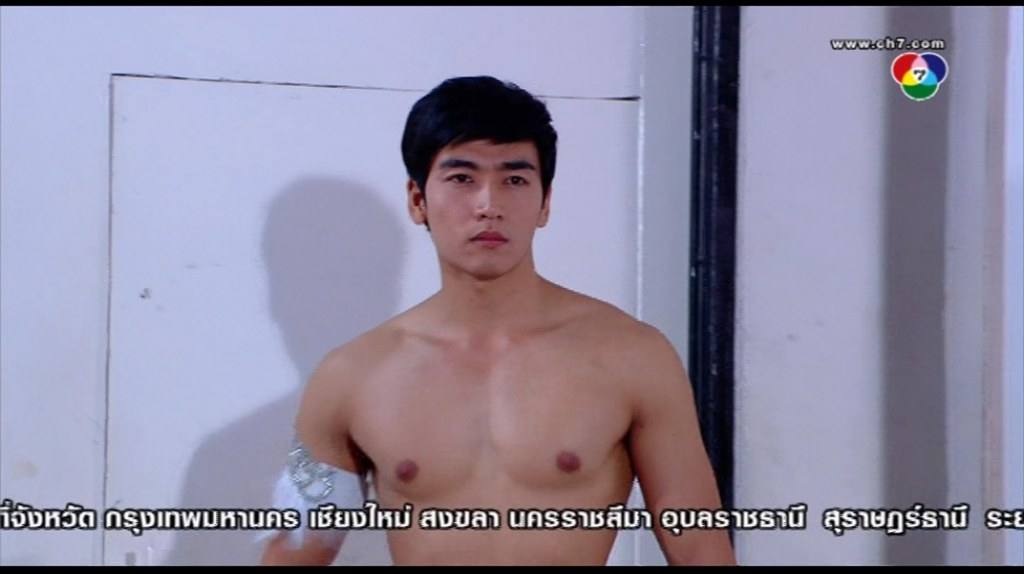 ตอนใส่เสื้อบ่ได้สนใจเบิ่งเลย แต่พอแก้ผ้าออกน้ำลายเยิ้มเลย{ปีกมงกุฏ 2557-7-15}