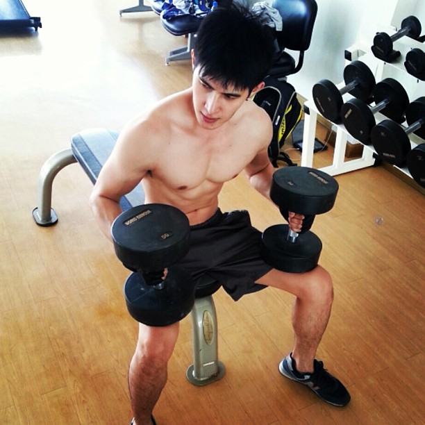 ส่งตรงจากยิม ไม่แซบให้ใช้เท้าเขี่ยยอดหน้าเลย @บารวี 180