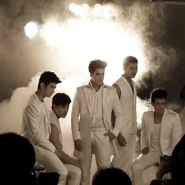 เตรียมเสียงกรี๊ดให้พร้อมกับ "Give me 5 : Concert rate A" 5หนุ่ม เวียร์ มาริโอ้ ณเดชน์ เคน เจมส์