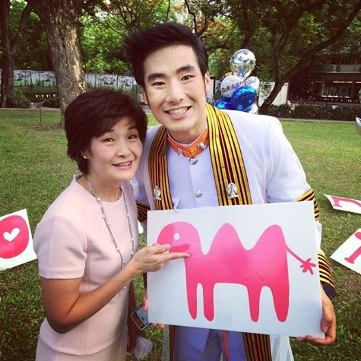 บ้านฉัตรบริรักษ์ คนอะไร หล่อตลกครบสูตร