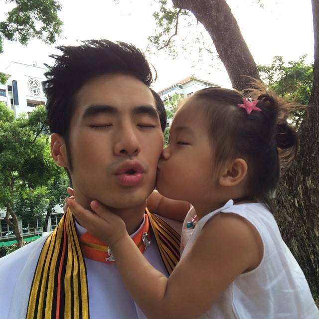 บ้านฉัตรบริรักษ์ คนอะไร หล่อตลกครบสูตร