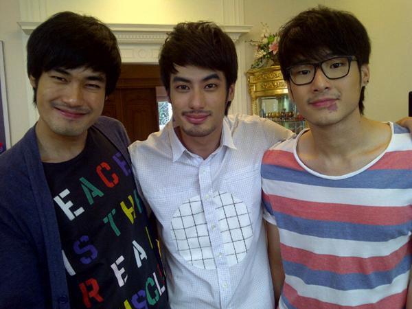 บ้านฉัตรบริรักษ์ คนอะไร หล่อตลกครบสูตร