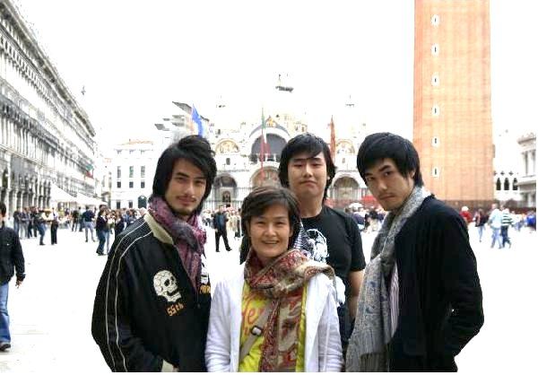บ้านฉัตรบริรักษ์ คนอะไร หล่อตลกครบสูตร