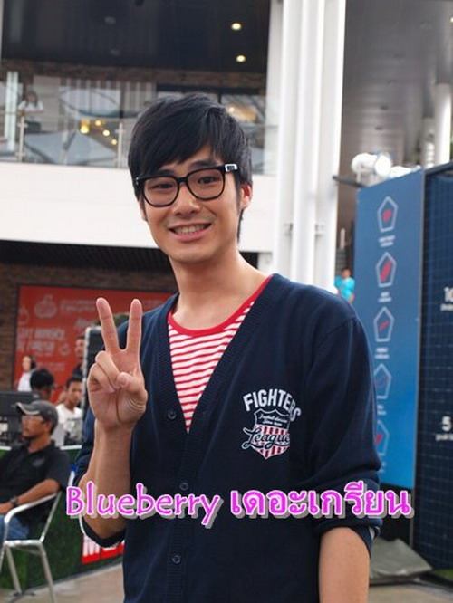 บ้านฉัตรบริรักษ์ คนอะไร หล่อตลกครบสูตร