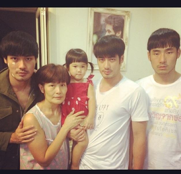 บ้านฉัตรบริรักษ์ คนอะไร หล่อตลกครบสูตร