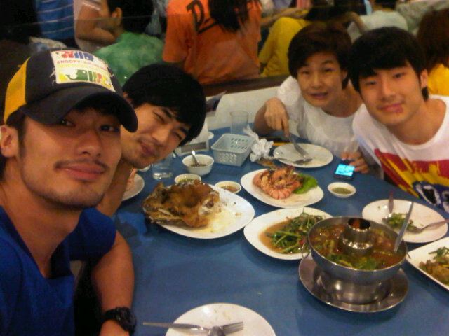 บ้านฉัตรบริรักษ์ คนอะไร หล่อตลกครบสูตร