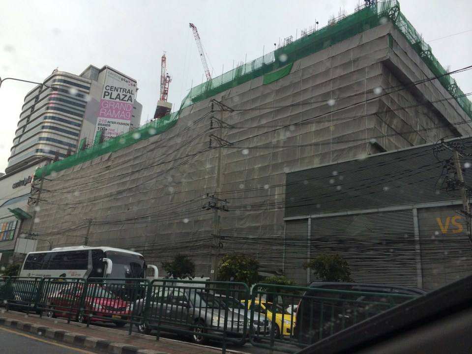 ตึก "จีแลนด์ทาวเวอร์" ติดกับห้างเซ็นทรัลพระรามเก้า (กำลังก่อสร้าง)