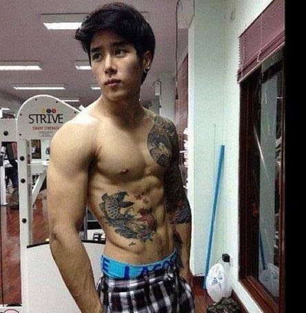 หนุ่มหล่อ กับซิกแพก