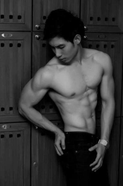 หนุ่มหล่อ กับซิกแพก