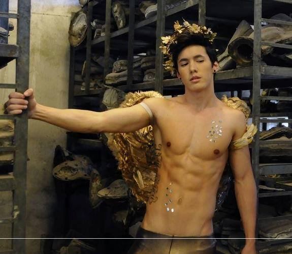 หนุ่มหล่อ กับซิกแพก