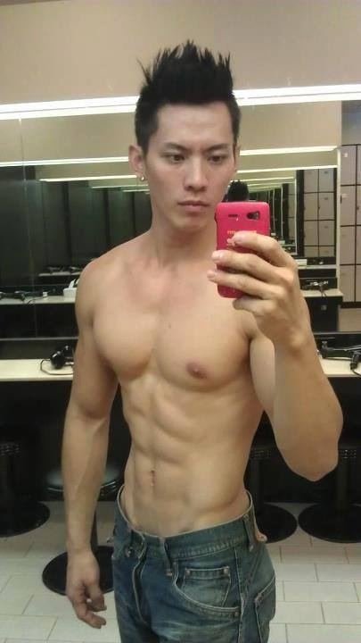 หนุ่มหล่อ กับซิกแพก