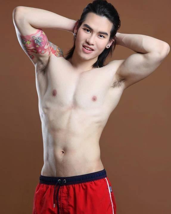 หนุ่มหล่อ กับซิกแพก