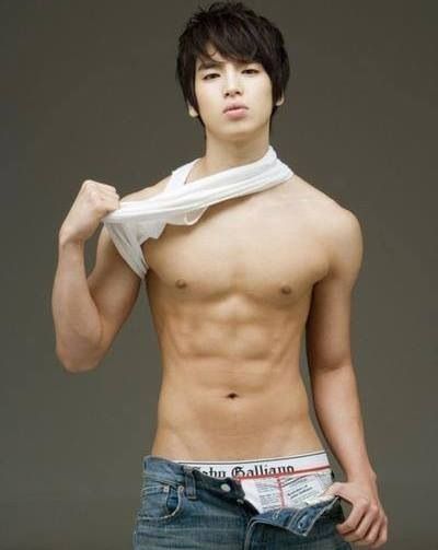 หนุ่มหล่อ กับซิกแพก