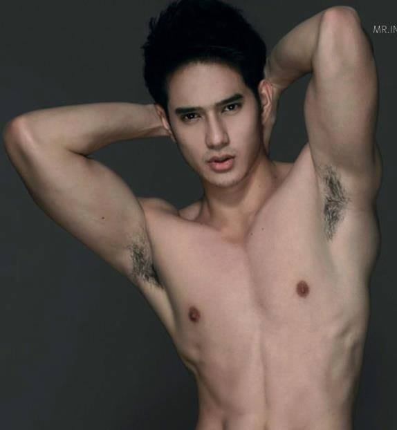 หนุ่มหล่อ กับซิกแพก