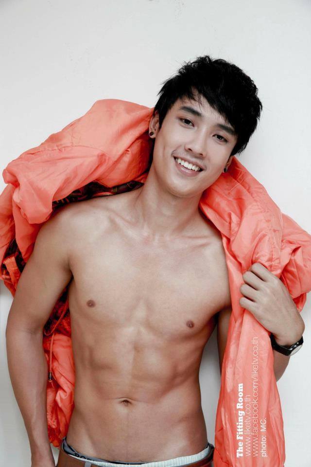 หนุ่มหล่อ กับซิกแพก