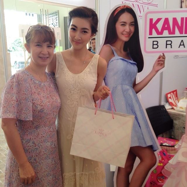 ดารา คนดัง ก็เลือกใส่แบรนด์