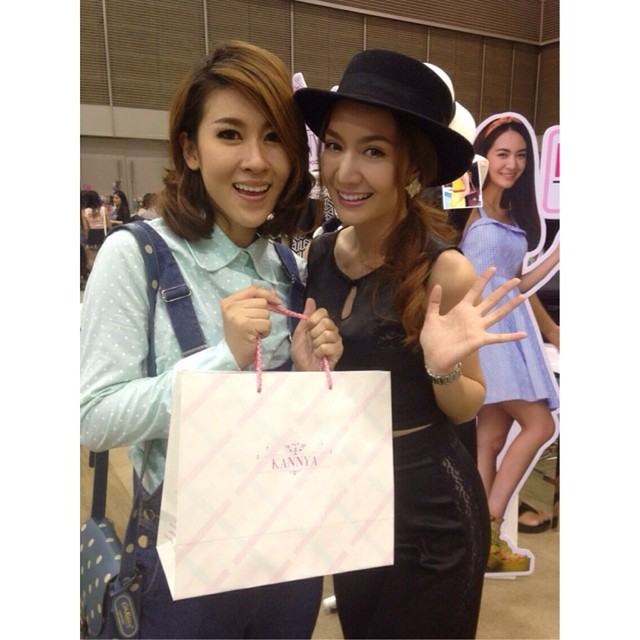 ดารา คนดัง ก็เลือกใส่แบรนด์