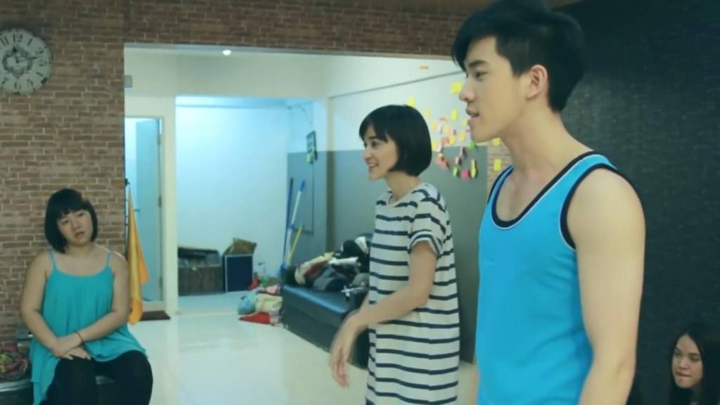 หลงฮักพระเอกหนังสั้น,รักจริงปิ๊งเก้อ, บ่ฮู้ว่าชื่อหยัง