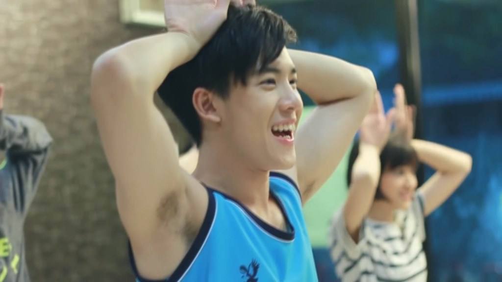 หลงฮักพระเอกหนังสั้น,รักจริงปิ๊งเก้อ, บ่ฮู้ว่าชื่อหยัง