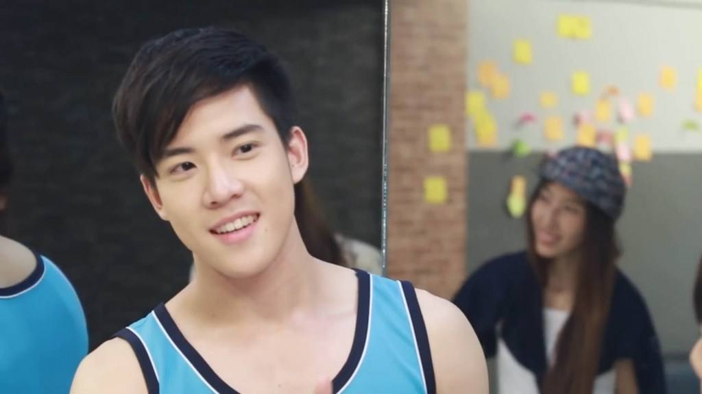หลงฮักพระเอกหนังสั้น,รักจริงปิ๊งเก้อ, บ่ฮู้ว่าชื่อหยัง