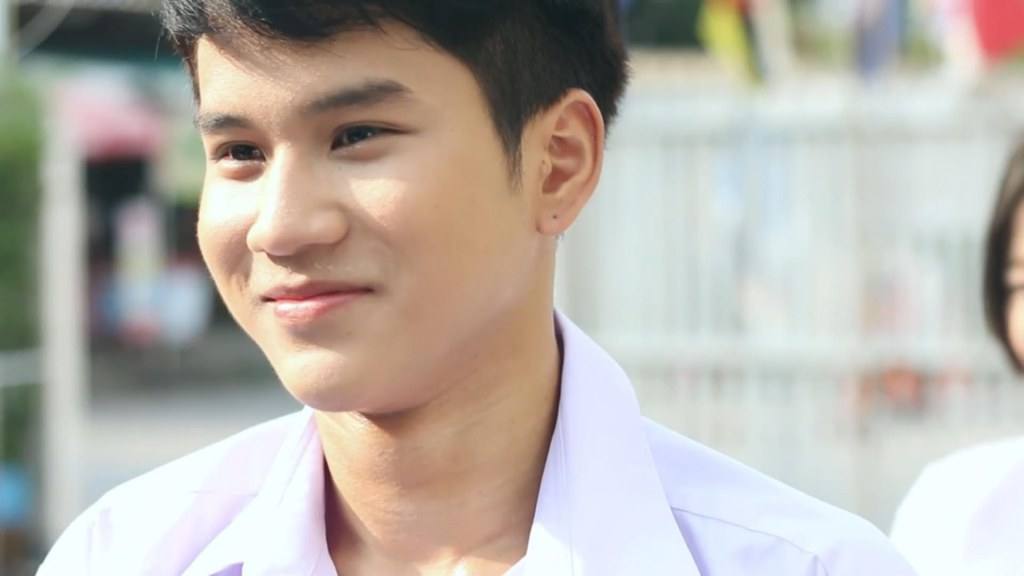 เบิ่งไปเบิ่งมาก็หน้าฮักเน๊าะ คนนี้