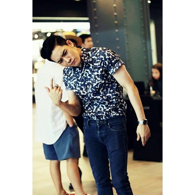 อ๋อชื่อ (วิคเตอร์)นายชัชชวิศ เตชะรักษ์พงศ์) หาfacebokkบ่เจอ
