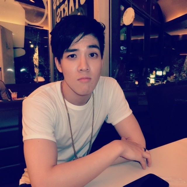 อ๋อชื่อ (วิคเตอร์)นายชัชชวิศ เตชะรักษ์พงศ์) หาfacebokkบ่เจอ