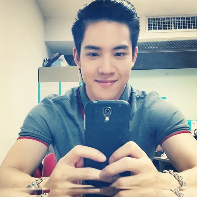 อ๋อชื่อ (วิคเตอร์)นายชัชชวิศ เตชะรักษ์พงศ์) หาfacebokkบ่เจอ