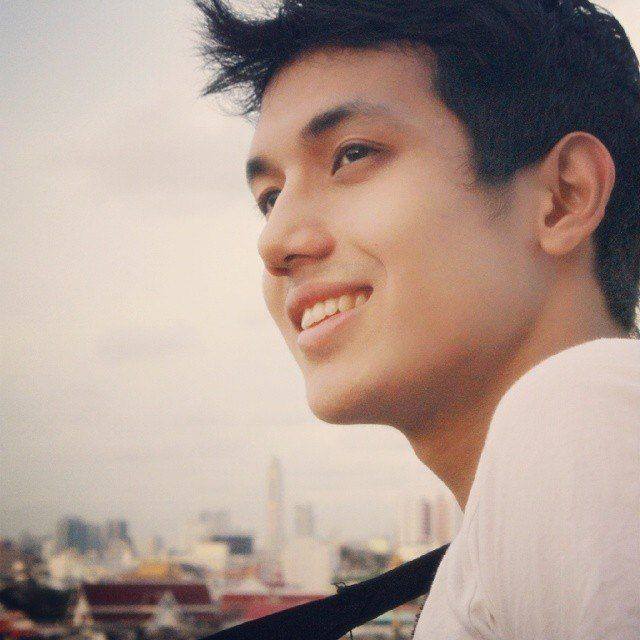 เพชร นพรัตน์ ประเสริฐสุข พระเอกละครพื้นบ้านเรื่อง ยอพระกลิ่น
