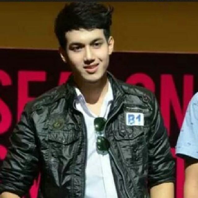 เพชร นพรัตน์ ประเสริฐสุข พระเอกละครพื้นบ้านเรื่อง ยอพระกลิ่น