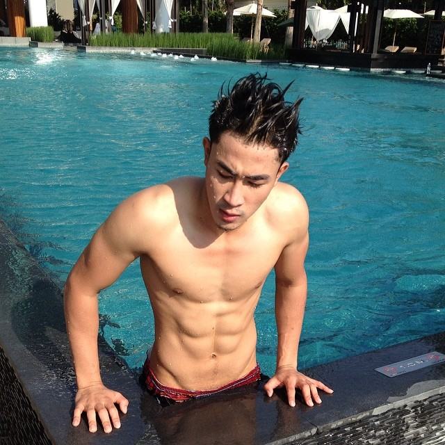 คิ้ว หนุ่มหล่อ จาก ศรีปทุม
