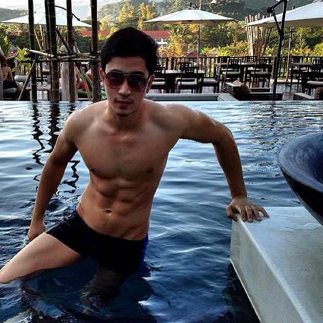 คิ้ว หนุ่มหล่อ จาก ศรีปทุม