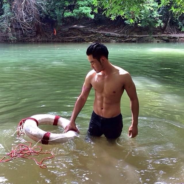 คิ้ว หนุ่มหล่อ จาก ศรีปทุม