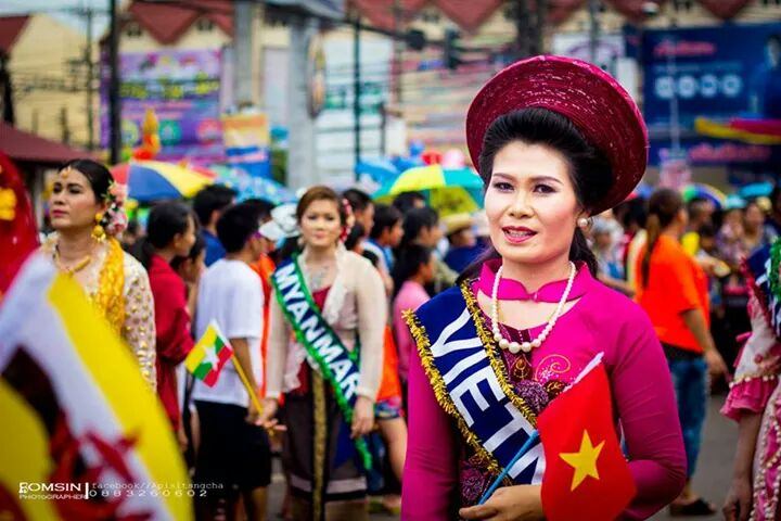 สาวสวยวงโปงลาง....so cute2