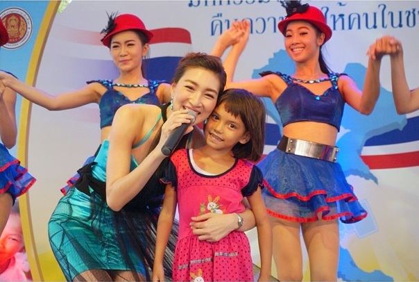 นางเอกช่อง 7 ร่วมคืนความสุขให้ประชาชน
