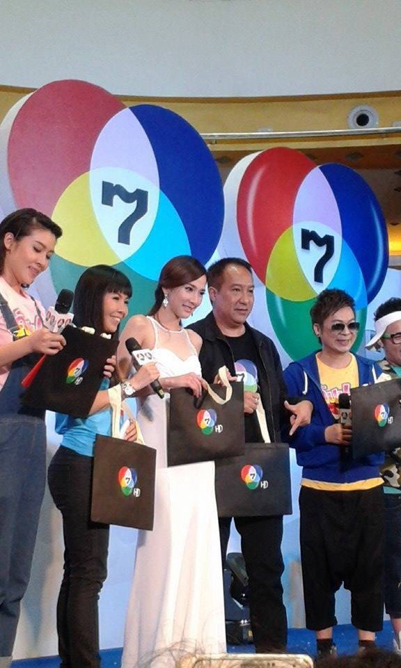 (เก็บตก)อั้ม พัชราภา เยือนเชียงใหม่ FC ให้กำลังใจเพียบ ห้างเเทบเเตก!!