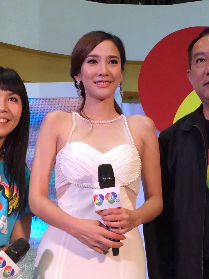 (เก็บตก)อั้ม พัชราภา เยือนเชียงใหม่ FC ให้กำลังใจเพียบ ห้างเเทบเเตก!!