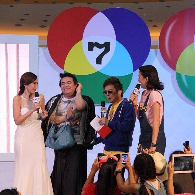 (เก็บตก)อั้ม พัชราภา เยือนเชียงใหม่ FC ให้กำลังใจเพียบ ห้างเเทบเเตก!!