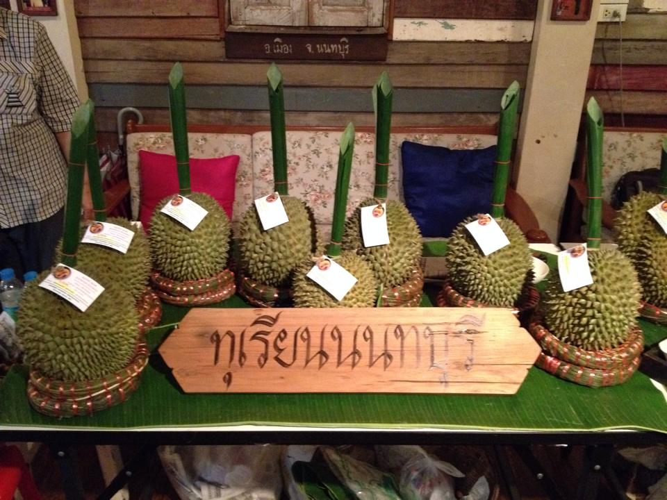 ทุเรียนนนท์ ปี57 ถึงมีน้อยแต่ก็พอได้ชิมกัน