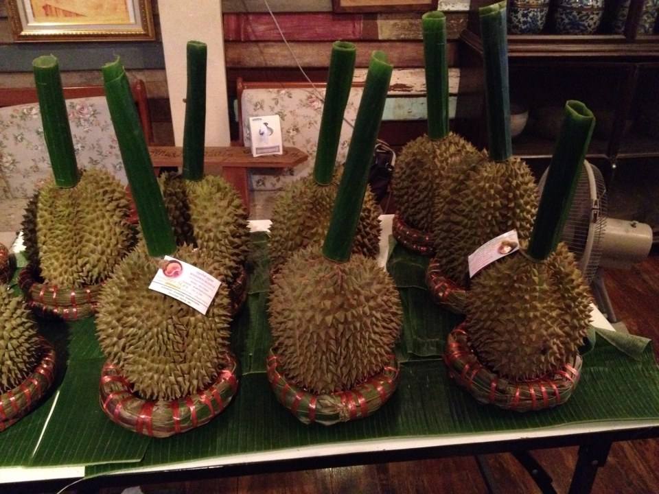 ทุเรียนนนท์ ปี57 ถึงมีน้อยแต่ก็พอได้ชิมกัน
