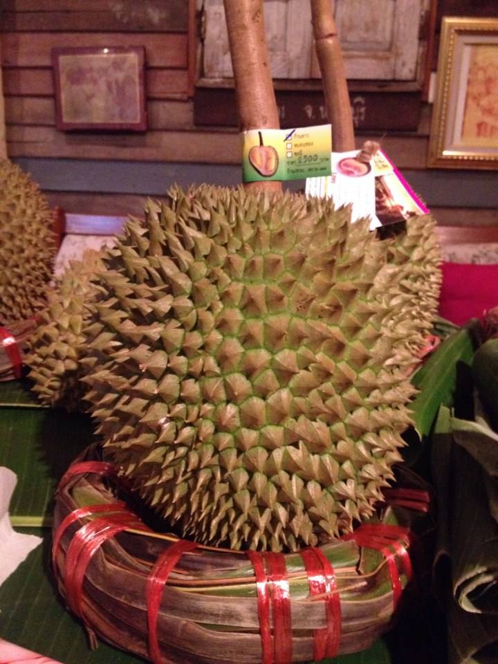 ทุเรียนนนท์ ปี57 ถึงมีน้อยแต่ก็พอได้ชิมกัน