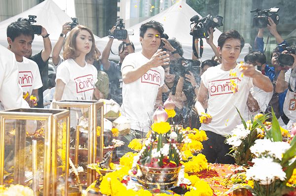 บวงสรวง &ldquo;คน อก หัก&rdquo; หนังเพื่อรักร้าวที่พร้อมเกิดใหม่ อนันดา-นาวินต้าร์-โทนี่