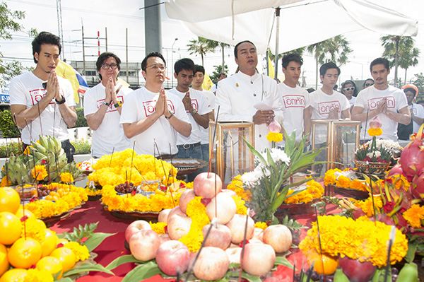 บวงสรวง &ldquo;คน อก หัก&rdquo; หนังเพื่อรักร้าวที่พร้อมเกิดใหม่ อนันดา-นาวินต้าร์-โทนี่