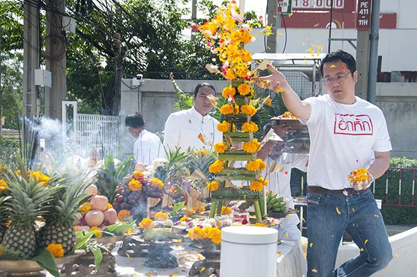 บวงสรวง &ldquo;คน อก หัก&rdquo; หนังเพื่อรักร้าวที่พร้อมเกิดใหม่ อนันดา-นาวินต้าร์-โทนี่
