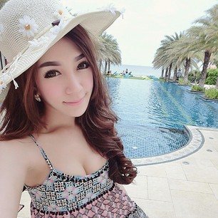 พริตตี้สุดแซ่บโชว์ชุดชั้นในน่ารักในวันชิลๆ