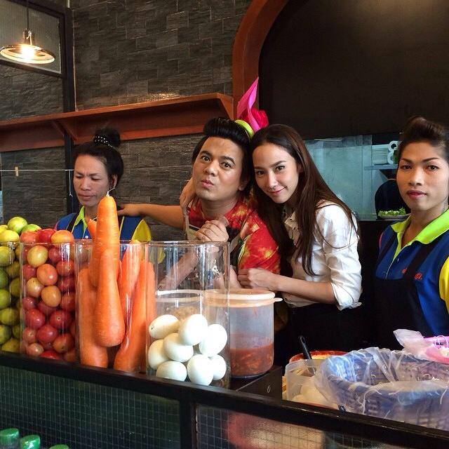 อั้ม พัชราภา ร้านตำเเหล สยาม 1 !!