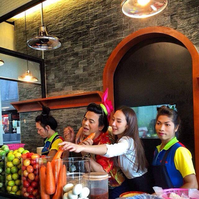 อั้ม พัชราภา ร้านตำเเหล สยาม 1 !!